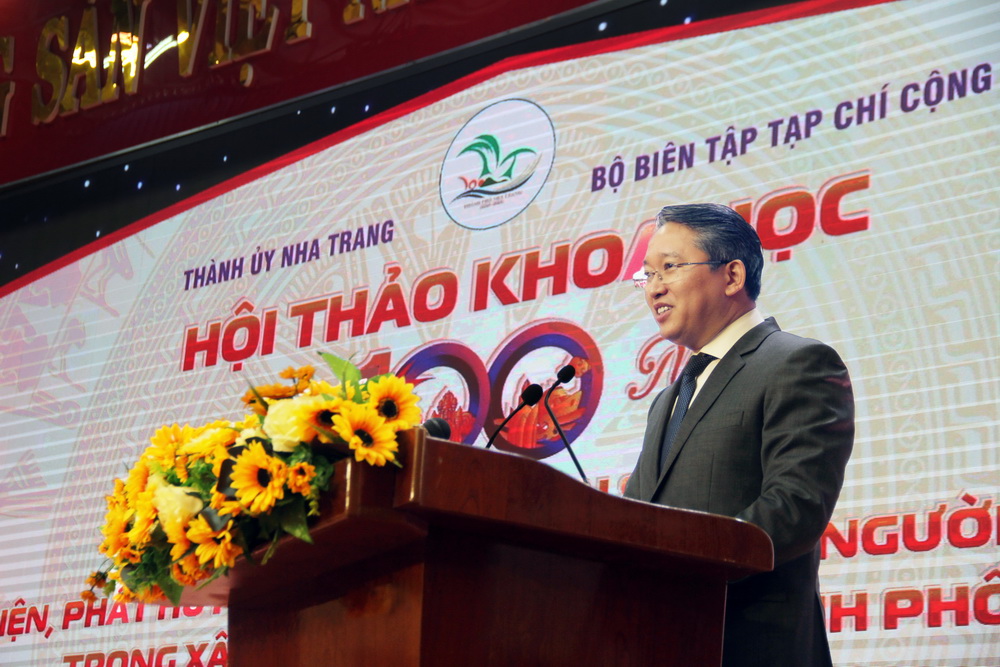 Mr Nguyen Hai Ninh, Member of the Party Central Committee, and Secretary of Khanh Hoa Provincial Party Committee, delivered a speech at the workshop