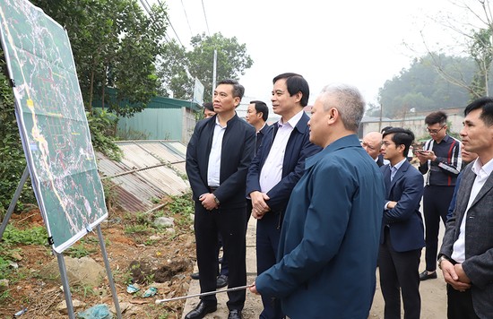 Phó Chủ tịch UBND tỉnh Nguyễn Thanh Hải kiểm tra dự án đầu tư hạ tầng kỹ thuật và vị trí xây dựng CCN Phú Hộ