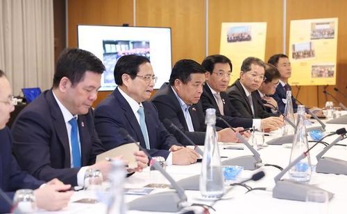 Thủ tướng đề nghị Hội Doanh nhân Việt Nam tại Australia và cộng đồng doanh nghiệp, doanh nhân Việt Nam tại Australia phát huy những thành tựu đã đạt được, tận dụng tối đa cơ hội từ việc hai nước thiết lập quan hệ Đối tác Chiến lược toàn diện để phát triển hơn nữa các mối liên kết, hợp tác kinh tế