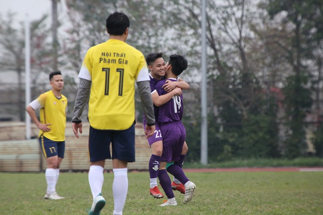 FC Nam Đô ăn mừng chiến thắng 5 - 1