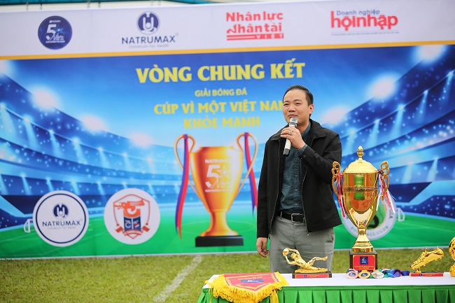 Ông Nguyễn Tất Tùng – Chủ tịch HĐQT Natrumax Việt Nam, Trưởng Ban tổ chức phát biểu khai mạc giải bóng đá