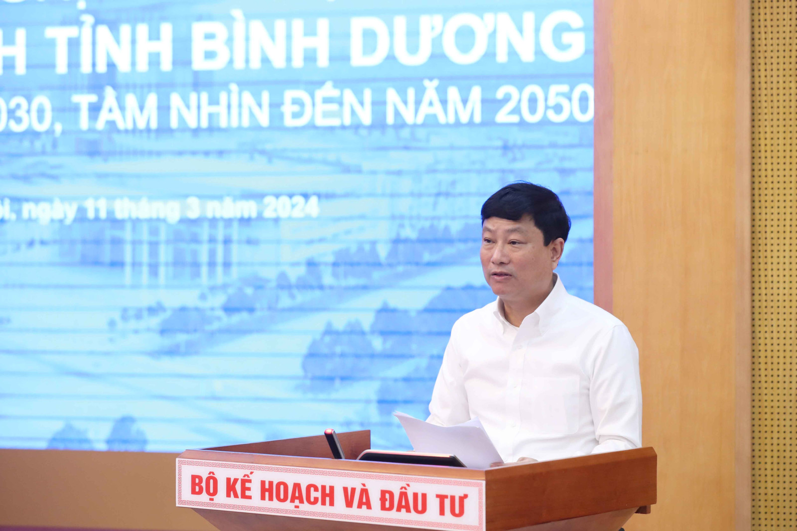 Chủ tịch UBND tỉnh Võ Văn Minh phát biểu tại Hội nghị