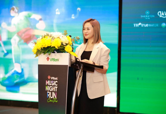 Bà Nguyễn Thùy Dương, Giám đốc Trung tâm Truyền thông và Tiếp thị VPBank chia sẻ về tâm huyết của nhà băng khi đồng hành cùng giải chạy VPBank Can Tho Music Night Run 2024