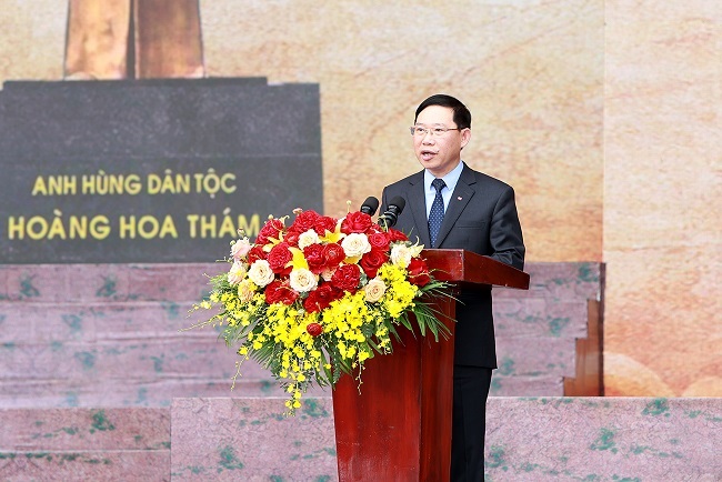 Đồng chí Lê Ánh Dương - Phó Bí thư Tỉnh ủy, Chủ tịch UBND tỉnh phát biểu khai mạc lễ hội.