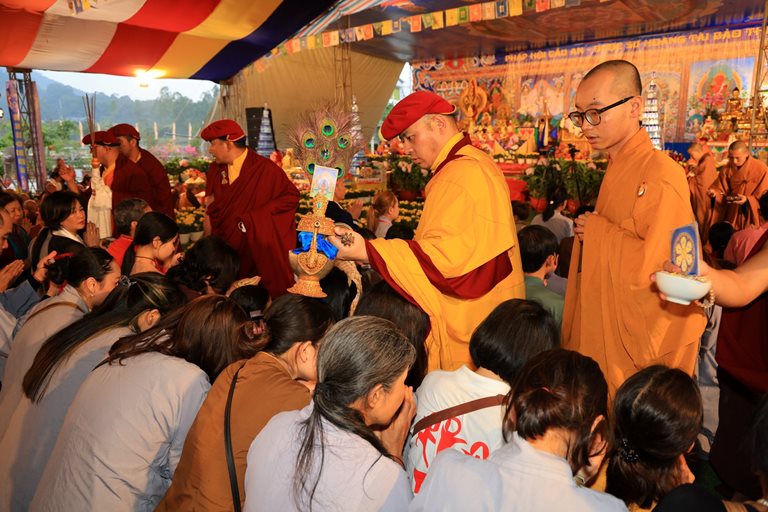 Lễ ban truyền quán đỉnh cộng đồng pháp tu Phật Dược sư tại Pháp hội