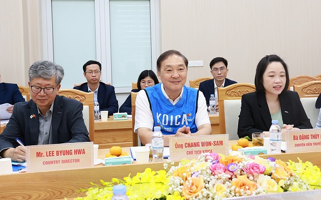 Ông Chang Won Sam - Chủ tịch KOICA Hàn Quốc phát biểu tại buổi làm việc.