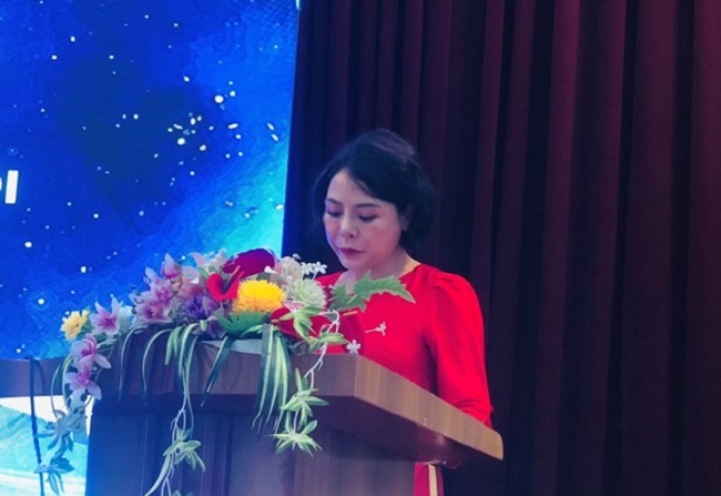 Bà Trịnh Thị Thu Hà - Hiệu trưởng Trường Cao đẳng Thương mại và Du lịch Hà Nội phát biểu tại chương trình