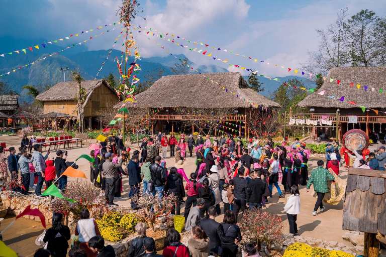 Lễ hội Quét làng tại Bản Mây