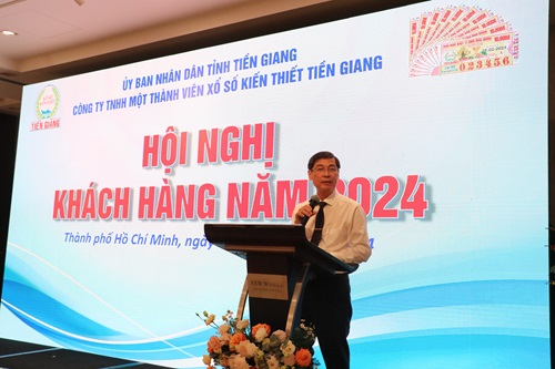 Ông Trần Văn An, Giám đốc Công ty TNHH MTV Xổ số kiến thiết Tiền Giang, phát  biểu tại Hội nghị