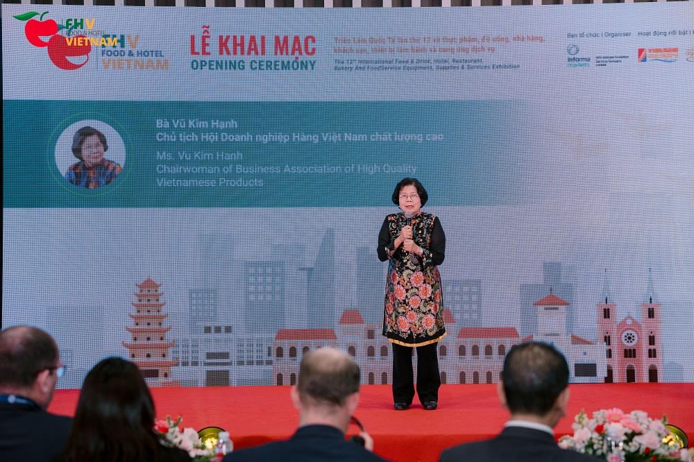 Ms Vu Kim Hanh - Chairwoman of the Association of High-Quality Vietnamese Goods Enterprises highly appreciates the Food & Hotel 2024 Exhibition