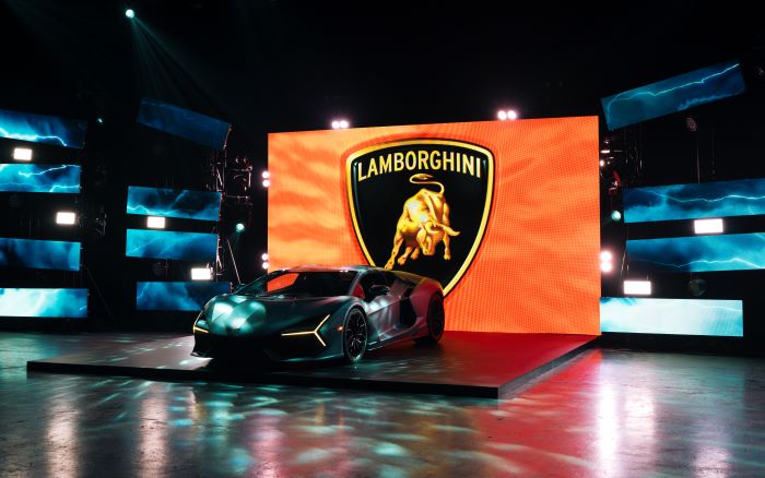 Lamborghini Revuelto dù mạnh mẽ nhưng lại có khả năng giảm thiểu phát thải khí CO2 ít hơn 30% nếu so với người anh em Lamborghini Aventador Ultimate.