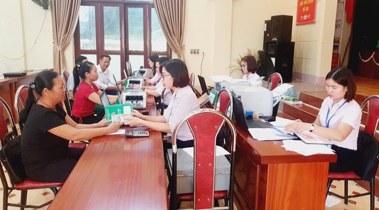 Ngân hàng CSXH thị xã Phú Thọ giải ngân vốn các chương trình tại xã Hà Lộc