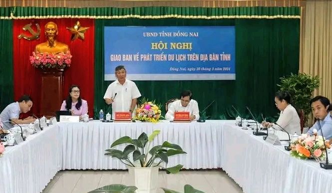 Phó Bí thư tỉnh ủy Hồ Thanh Sơn phát biểu tại Hội nghị giao ban về phát triển Du lịch trên địa bàn tỉnh