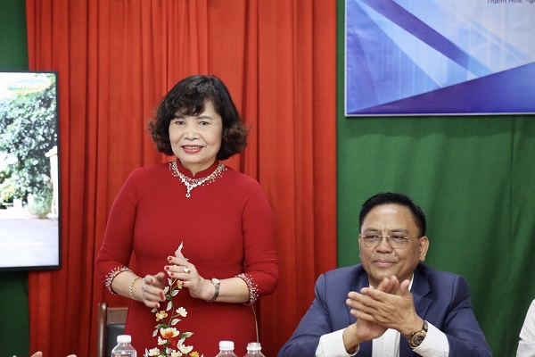 Bà Đồng Thị Tuyết Anh, Giám đốc Công ty Tư Thành lại là người đầu tiên đưa ngành dứa xuất khẩu vào thị trường Thanh Hoá