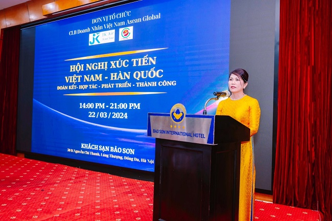 Bà Lê Thị Hồng Quyền - Chủ tịch CLB chi nhánh TP. HCM phát biểu ý kiến