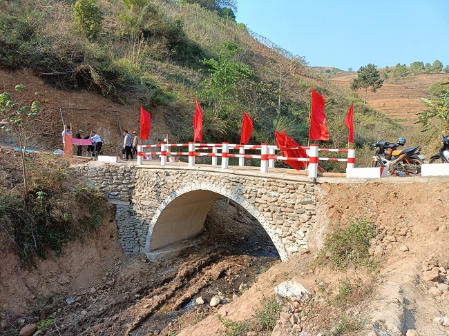 Cây cầu kết nối giữa 2 thôn được mang tên Natrumax