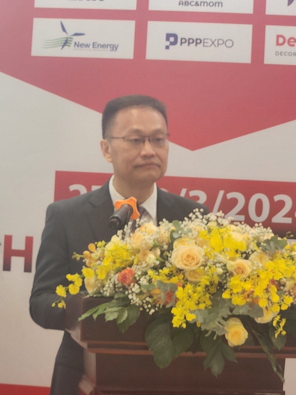 Ông Li Xingqiun – Vụ trưởng Vụ ngoại thương Trung Quốc phát biểu tại sự kiện khai mạc