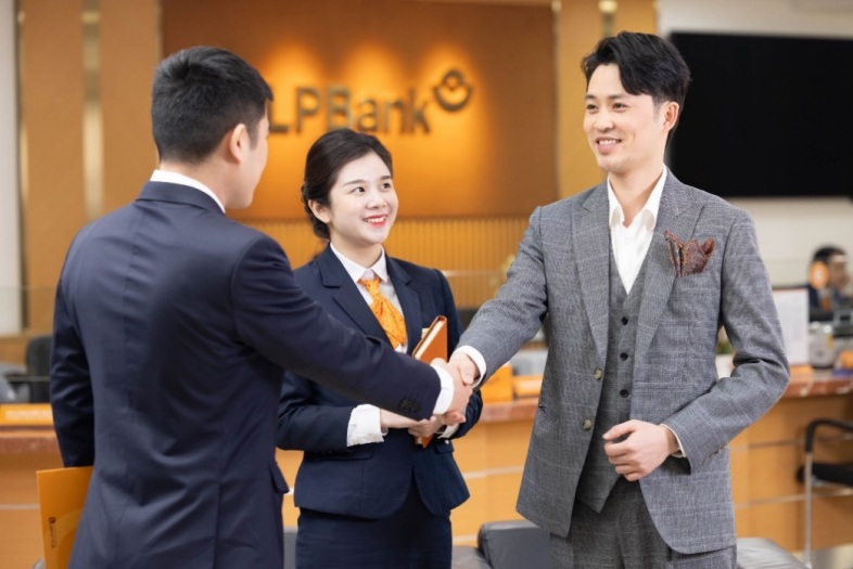 Many banks focus on building loan packages specifically for the micro-enterprise customer segment with extremely flexible mechanisms and many suitable incentives. (Photo: LPBank)