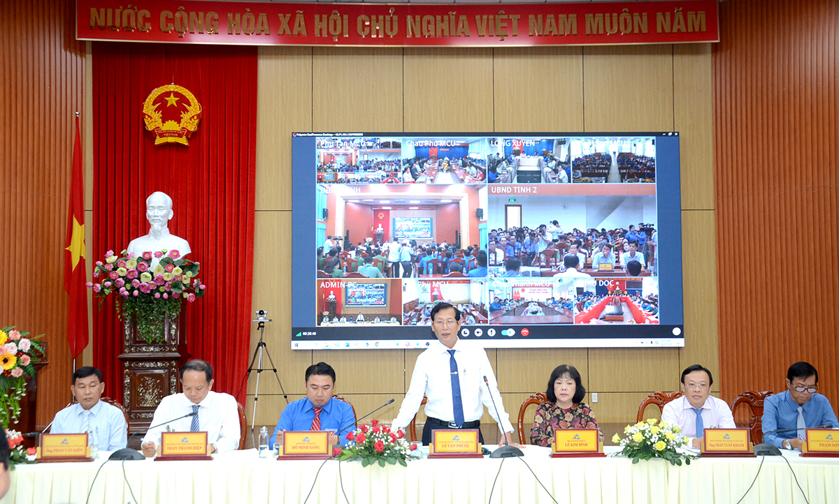 Phó Chủ tịch UBND tỉnh An Giang Lê Văn Phước chủ trì chương trình đối thoại với thanh niên