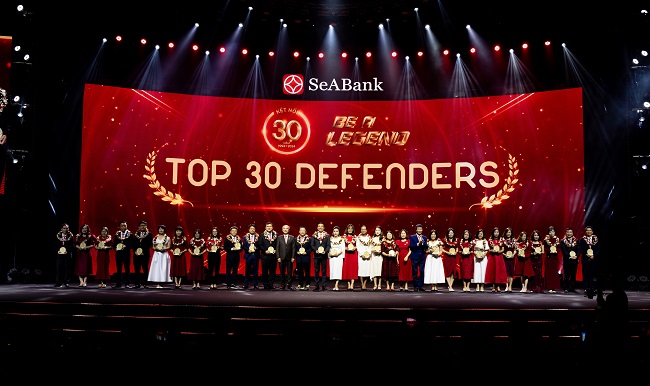 SeABank vinh danh Top 30 CBNV tại các Khối hỗ trợ có thâm niên công hiện và thành tích xuất sắc