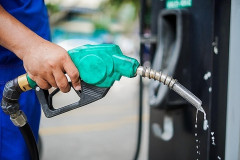 Đề xuất các doanh nghiệp đầu mối có thể được tự quyết giá bán xăng dầu