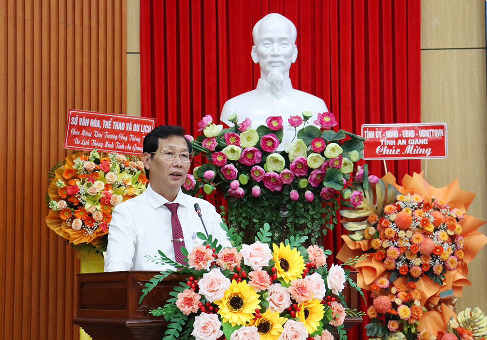 Phó Chủ tịch UBND tỉnh An Giang Lê Văn Phước phát biểu tại buổi lễ