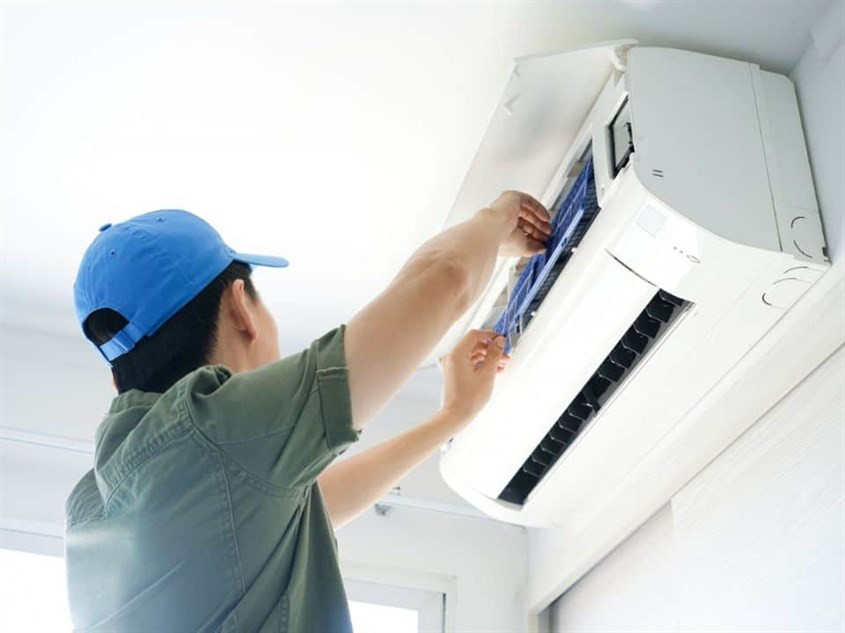 Vệ sinh máy lạnh thường xuyên không chỉ tiết kiệm điện hiệu quả mà còn tăng tuổi thọ cho máy