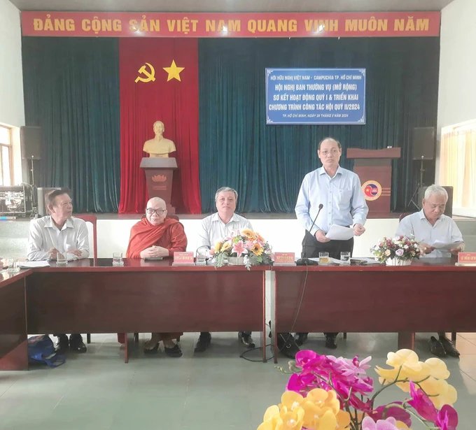 Trung tướng Nguyễn Văn Nam, Chủ tịch Hội Hữu nghị Việt Nam - Campuchia TPHCM phát biểu tại hội nghị