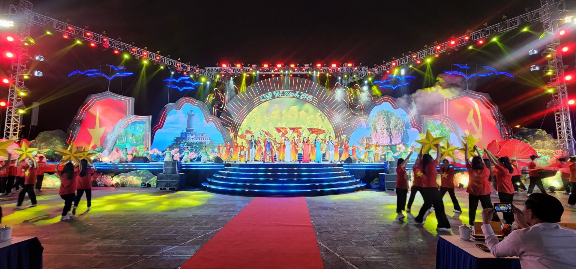 3 chapters: “Hai Phong - My Beloved City”, “Cat Hai - In the Footsteps of the Leader” and “Cat Ba - A rendezvous all year round” with the participation of many famous singers and art troupes attracted millions of domestic and foreign tourists