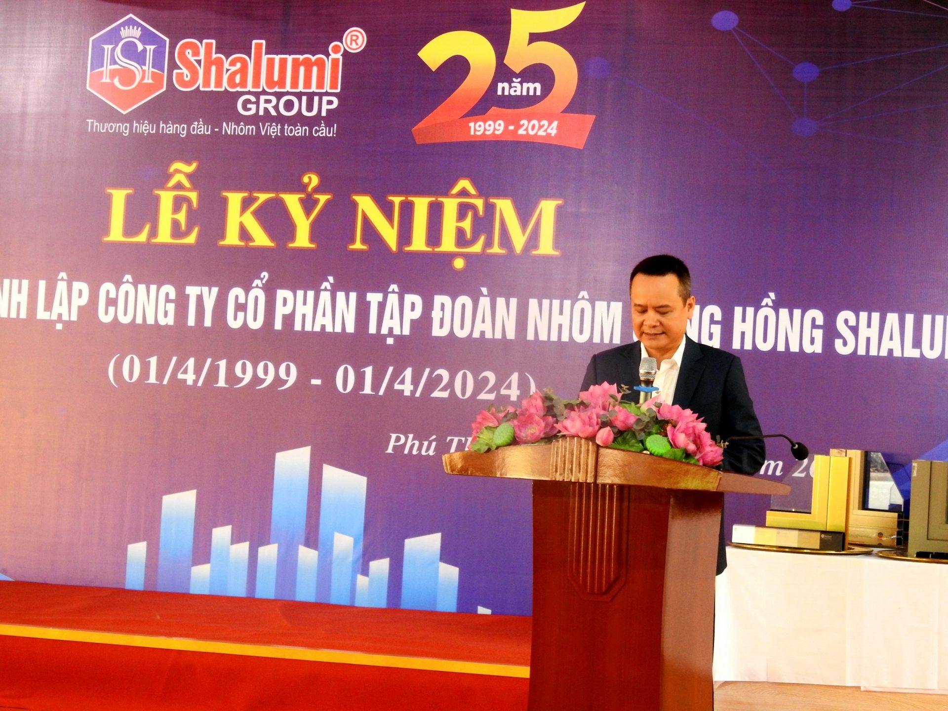 Ông Lê Văn Thắng - Tống Giám đốc Công ty CP Tập đoàn Nhôm Sông Hồng Shalumi phát biểu tại buổi lễ