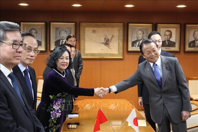 Thường trực Ban Bí thư Trương Thị Mai hội kiến Phó Chủ tịch Đảng Dân chủ Tự do (LDP) cầm quyền Aso Taro.