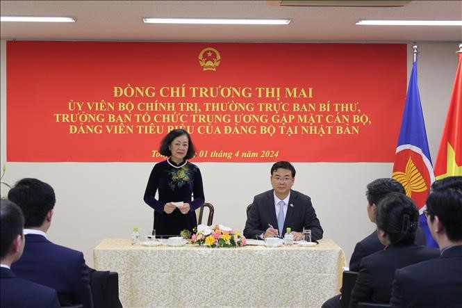 Thường trực Ban Bí thư Trương Thị Mai phát biểu tại buổi gặp gỡ cán bộ, đảng viên tiêu biểu của Đảng bộ và Đại sứ quán Việt Nam tại Nhật Bản.