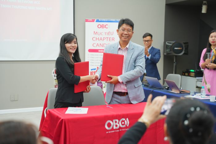 Beewow signs MOU with Mr Huynh Van Muoi, CEO of Nhon My Company