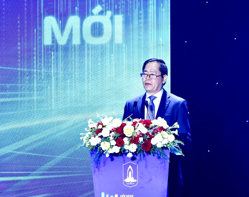 Mr. Pham Viet Thanh - Member of the Central Committee of the Party, Secretary of the Ba Ria - Vung Tau Provincial Party Committee, speaking at the conference