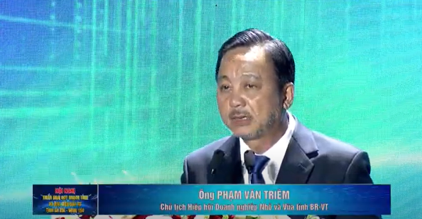 Mr Pham Van Triem - Chairman of the Association of Small and Medium Enterprises of Ba Ria - Vung Tau Province, representing over 20,000 small and medium enterprises, spoke at the Conference on Provincial Planning and Investment Promotion in 2024