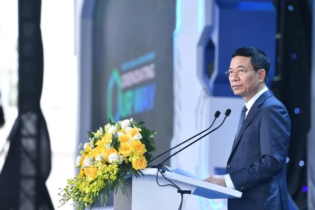 Bộ trưởng Nguyễn Mạnh Hùng phát biểu tại lễ khai trương