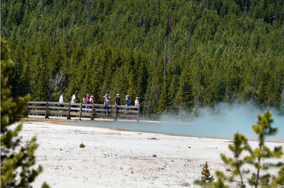 Khám phá Công viên Quốc gia Yellowstone trước khi đám đông mùa hè đến. AFP