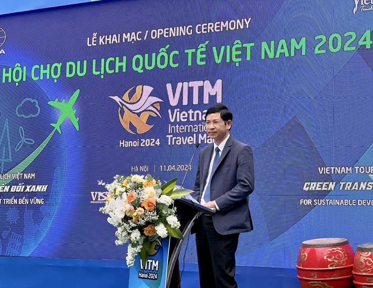 Deputy Minister of Culture, Sports and Tourism Ho An Phong speaks at the Fair’s opening ceremony