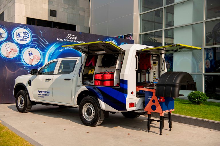 Ảnh minh họaVới khách hàng đã sở hữu xe, Ford Việt Nam giới thiệu Dịch vụ Lưu động 4 giờ hoặc miễn phí (Mobile Service) đem đến sự tiện lợi trong hành trình sử dụng. Đây là dịch vụ bảo dưỡng, thay dầu tận nơi vào bất cứ lúc nào khách hàng cần, được hoạt động thí điểm tại Hà Nội từ năm 2023.