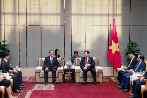 National Assembly Chairman Vuong Dinh Hue received and worked with the Chairman of Sunwah Group (Hong Kong-China)