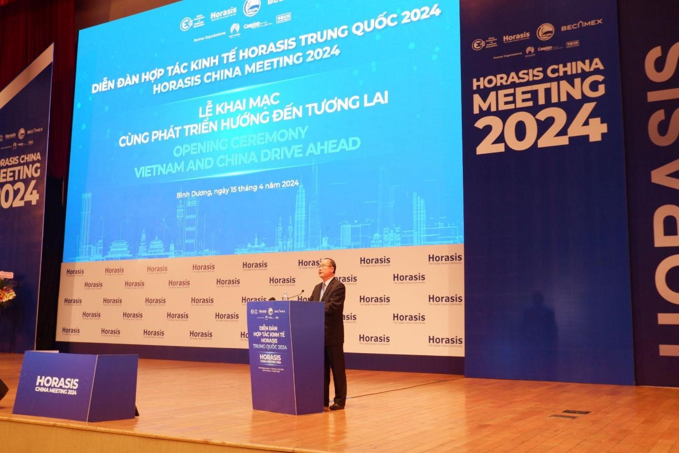 Dr Jonathan Choi delivered Welcome remarks at the Grand Opening of the Horasis China Meeting 2024