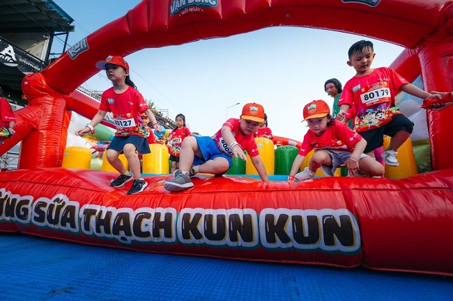 Các thử thách thú vị tăng sức hấp dẫn cho đường đua Kun Happy Run Cần Thơ