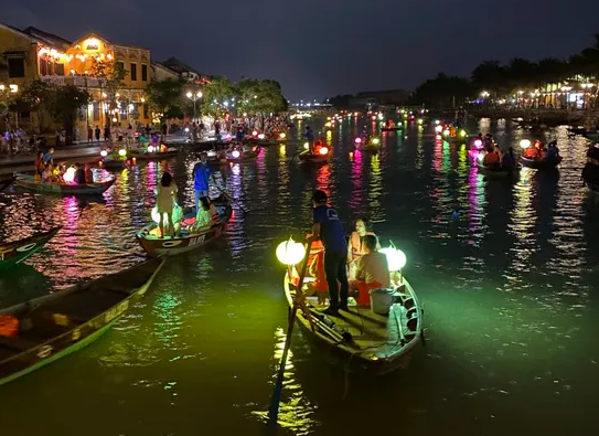 Night-time economic models also help Binh Thuan and Tanh Linh develop service models to attract tourists