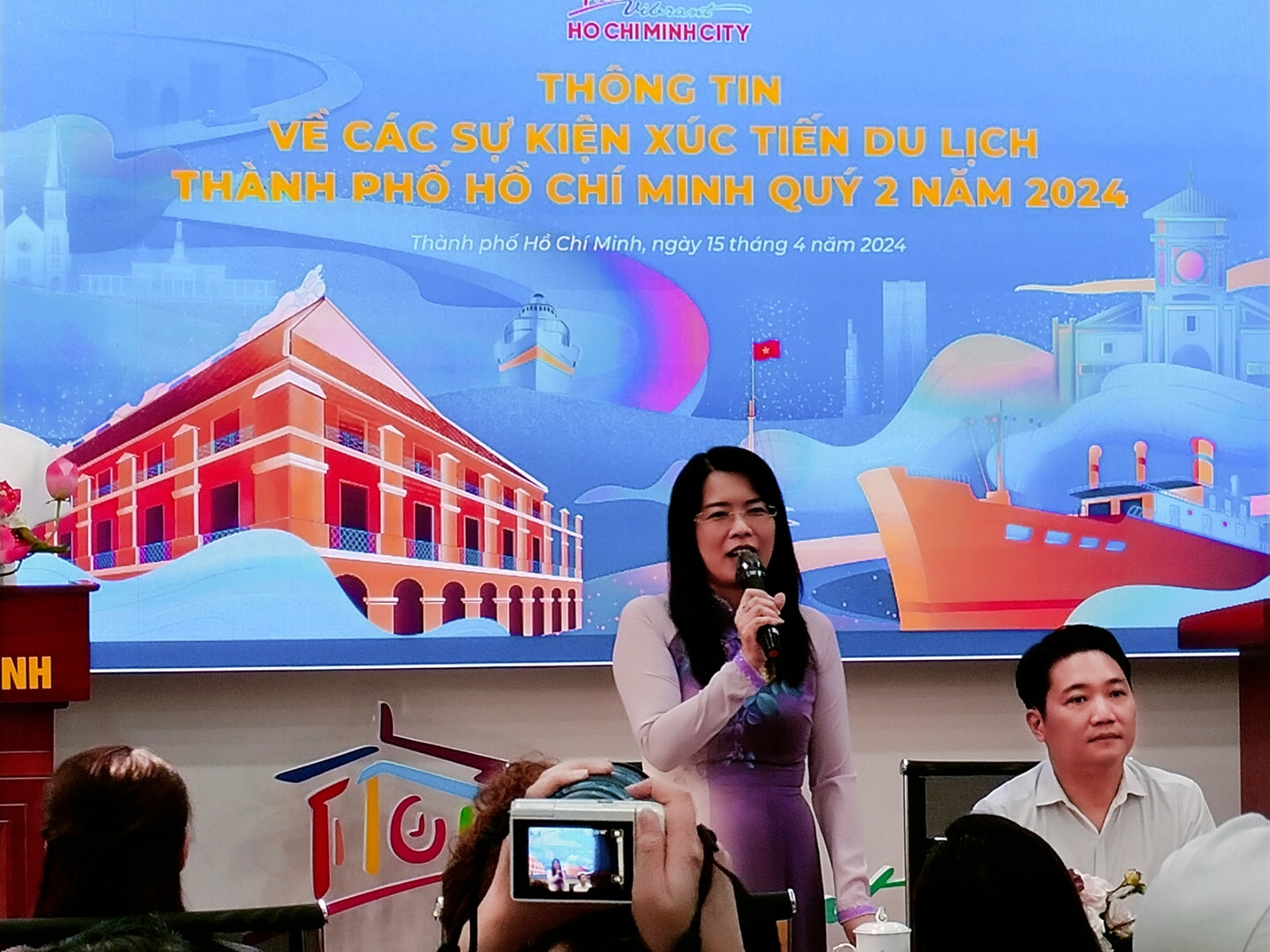 Bà Nguyễn Thị Ánh Hoa - Giám đốc Sở Du lịch TP. Hồ Chí Minh thông tin về Lễ hội Sông nước Thành phố Hồ Chí Minh lần thứ 2