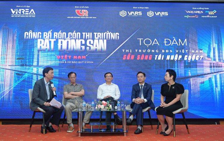 Experts exchanged views at the event to announce VARS’s first-quarter real estate market report