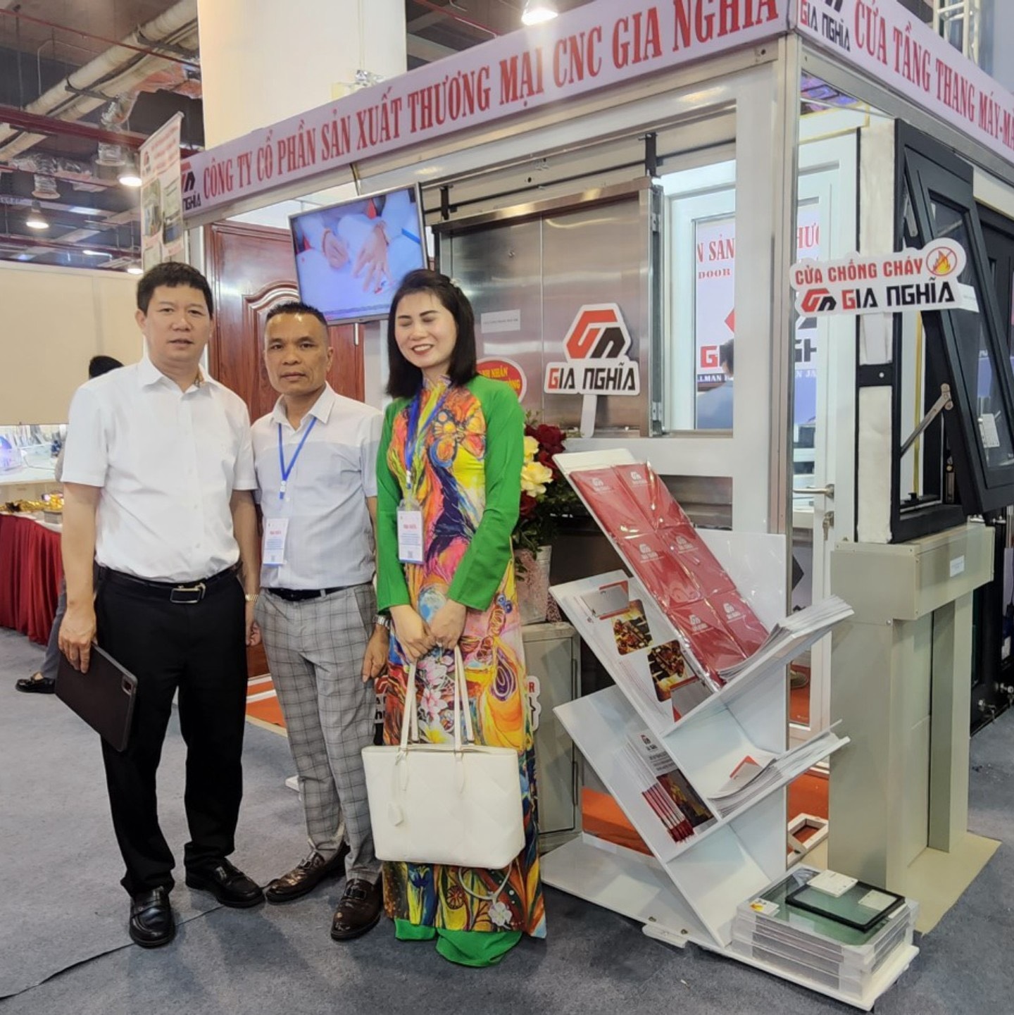 The exhibition and trade promotion event was attended by nearly 150 exhibition booths of many large and prestigious brands from member businesses of the Vietnam Young Entrepreneurs Association nationwide