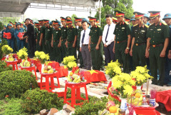 Huyện Hải Lăng - Quảng Trị tổ chức Lễ truy điệu và an táng 12 hài cốt liệt sĩ.