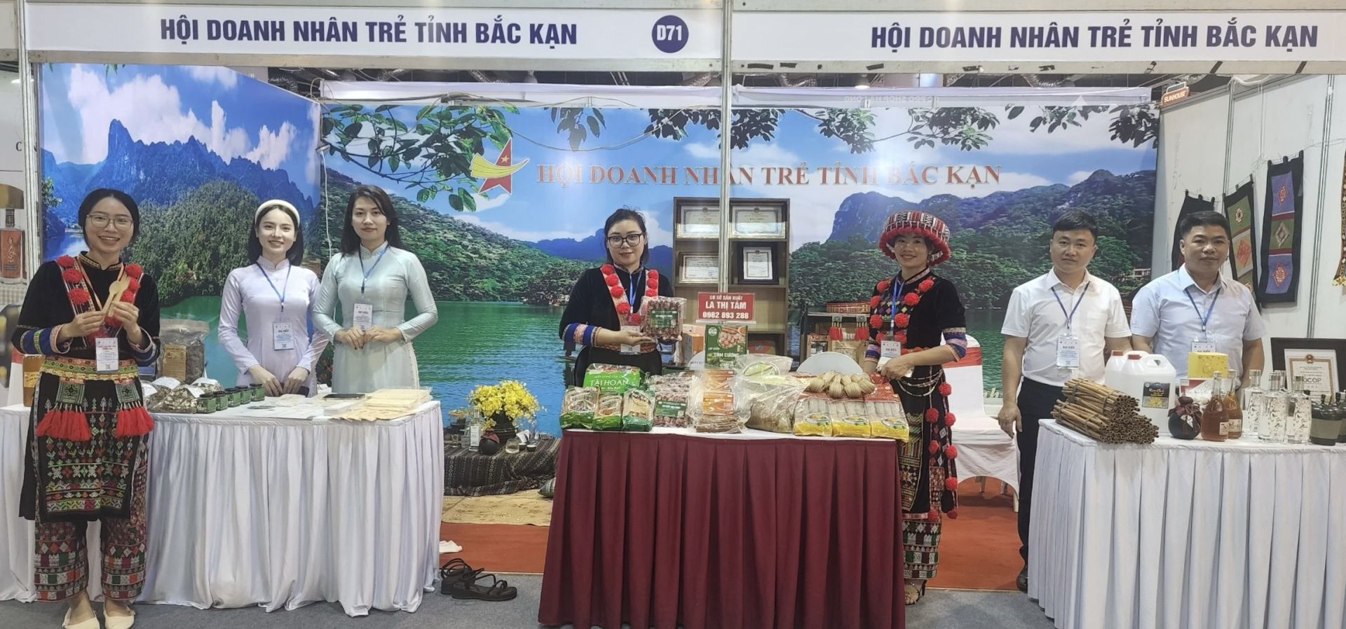 The exhibition and trade promotion event was attended by nearly 150 exhibition booths of many large and prestigious brands from member businesses of the Vietnam Young Entrepreneurs Association nationwide