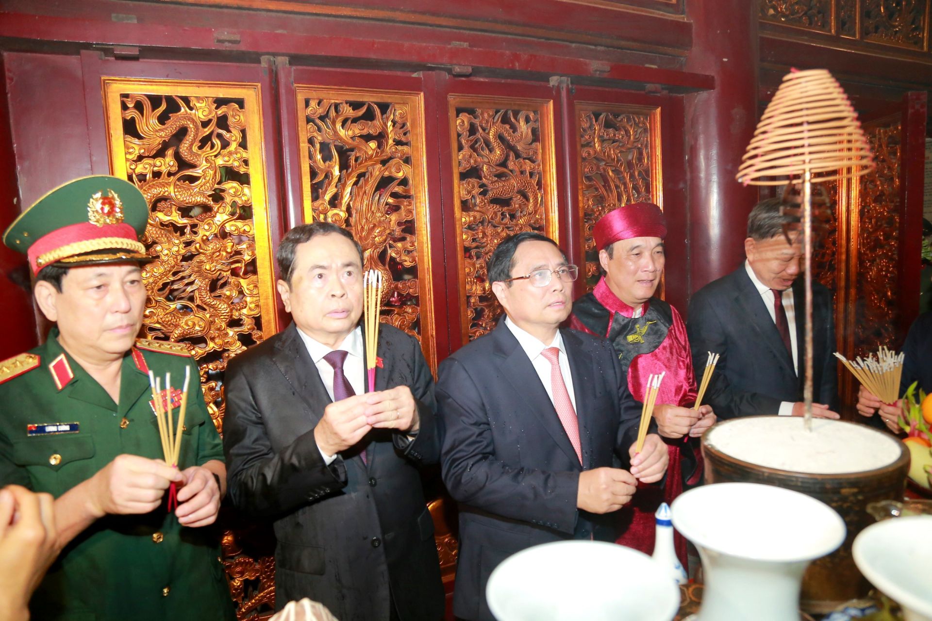 Thủ tướng Chính phủ dâng hương tưởng nhớ các Vua Hùng trong ngày Giỗ Tổ 10/3 năm Giáp Thìn