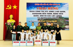 Agribank tặng quà quân và dân huyện đảo Cồn Cỏ - tỉnh Quảng Trị